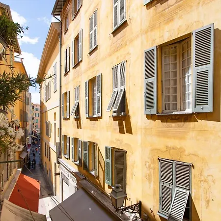 26 Vieux نيس